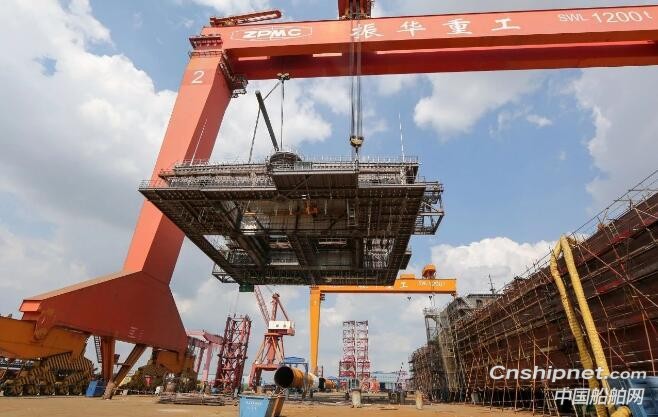 振华重工300MW海上风电场项目海上升压站项目完成大合拢