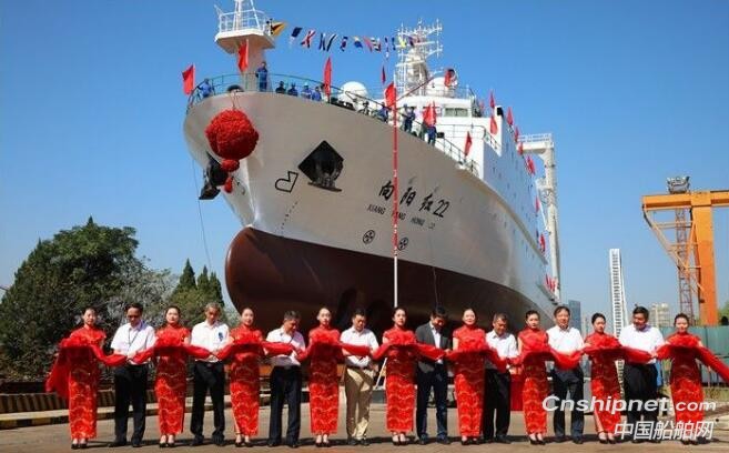 我国首艘3000吨级大型浮标作业船“向阳红22”下水