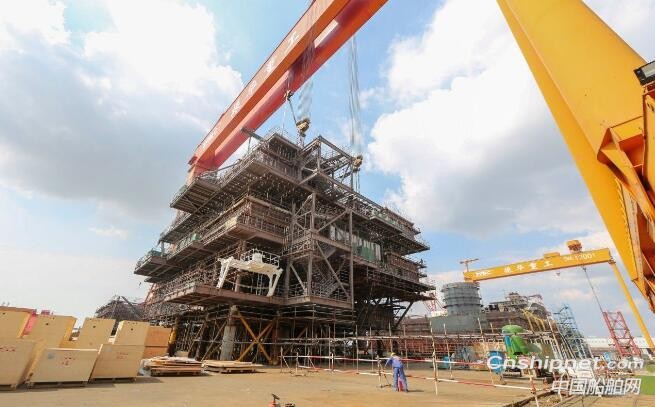 振华重工300MW海上风电场项目海上升压站项目完成大合拢