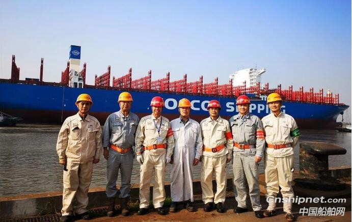 扬州中远海运重工13500TEU集装箱船首制船试航