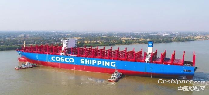 扬州中远海运重工13500TEU集装箱船首制船试航