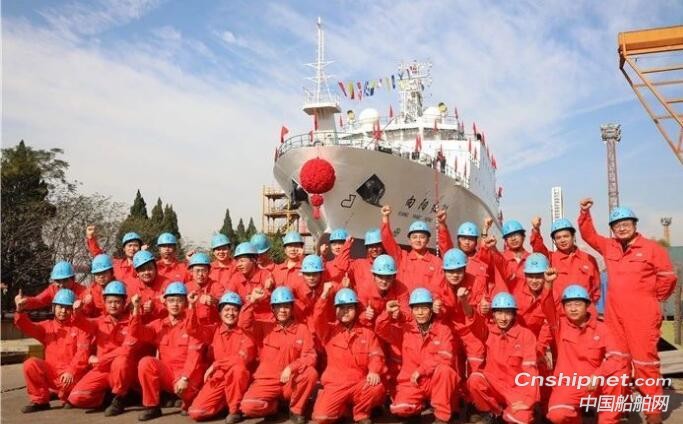 武船第二艘3000吨级大型浮标作业船“向阳红 31”下水