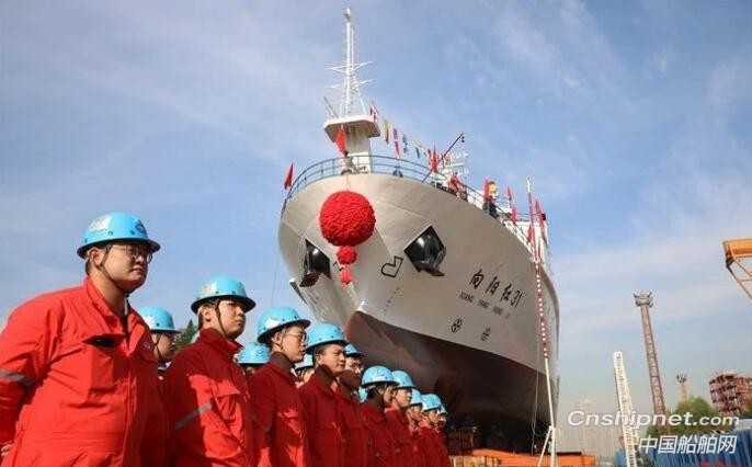 武船第二艘3000吨级大型浮标作业船“向阳红 31”下水