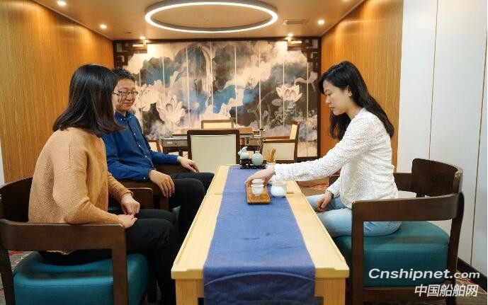 中航威海880客2160米车道高端客滚船“新永安”号签字交付