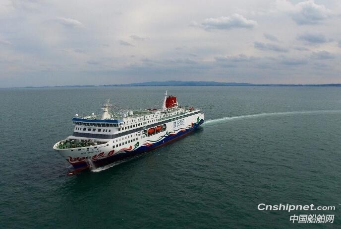 中航威海880客2160米车道高端客滚船“新永安”号签字交付