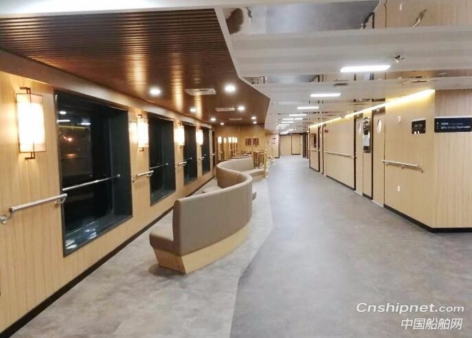 中航威海880客2160米车道高端客滚船“新永安”号签字交付