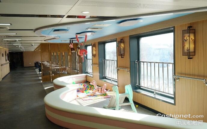 中航威海880客2160米车道高端客滚船“新永安”号签字交付