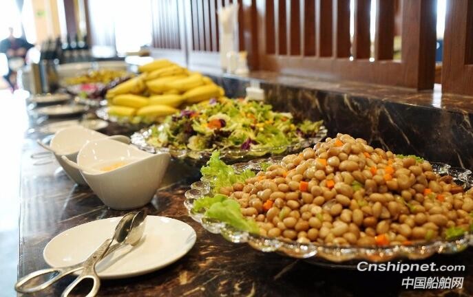 中航威海880客2160米车道高端客滚船“新永安”号签字交付