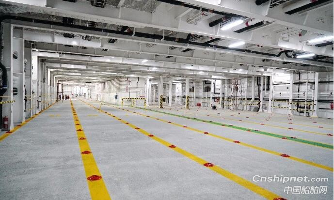 中航威海880客2160米车道高端客滚船“新永安”号签字交付