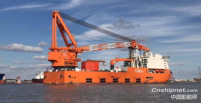 振华重工4500吨大型抢险打捞起重船“创力”轮海试