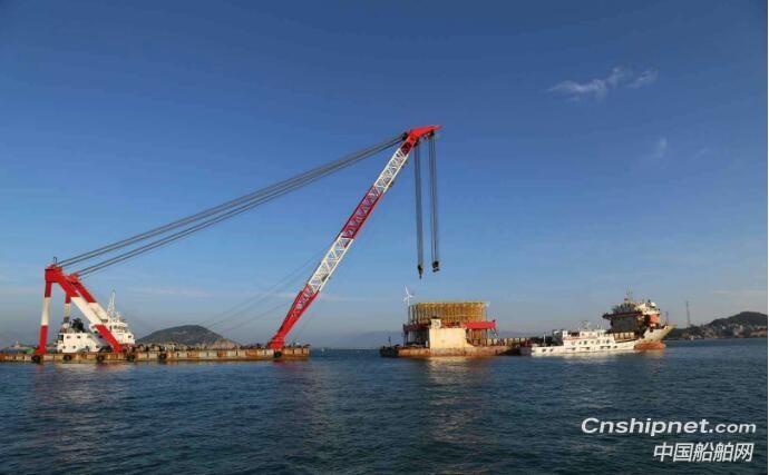 振华重工“振鲍1”号深远海鲍鱼养殖平台启动