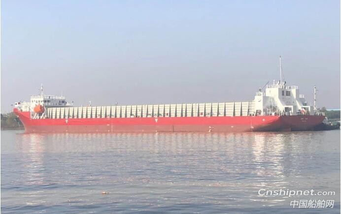 武船13000吨甲板运输4号船签字交付