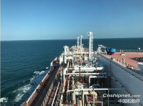 沪东中华造船13000吨重吊系列船建造驶入“快车道”