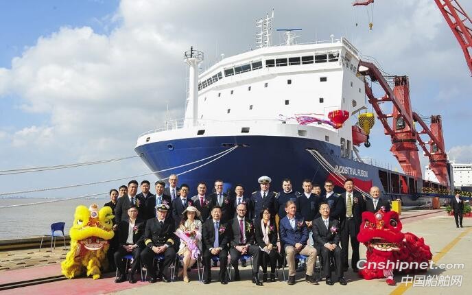 沪东中华13000吨重吊船2号船命名