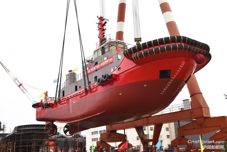 镇江船厂顺利下水2942kW拖消一体拖轮