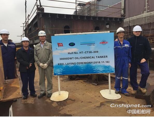 新韩通同日一油化船上台一油轮试航