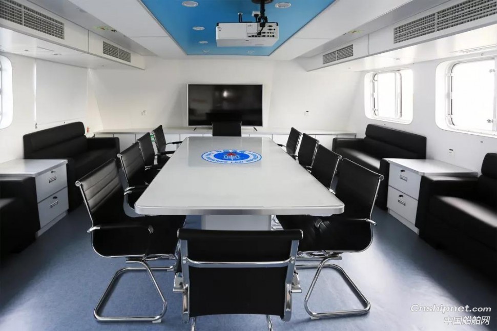 江龙船艇300吨级渔政船正式交付