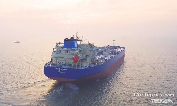 扬州中远海运重工11.4万吨阿芙拉系列油轮首制船试航