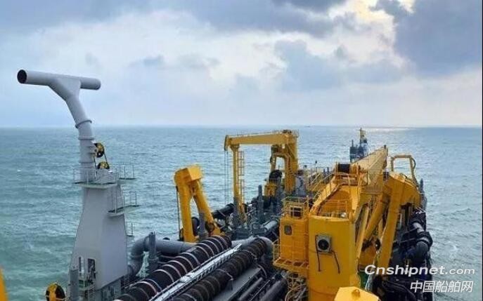 亚洲首艘全电力驱动自航耙吸挖泥船“长鲸7”首轮试挖