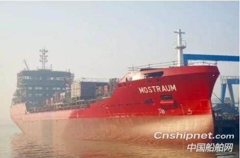 中航鼎衡2艘化学品船同日下水出坞