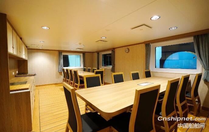 中航鼎衡16300吨双燃料化学品船4#船签字交付