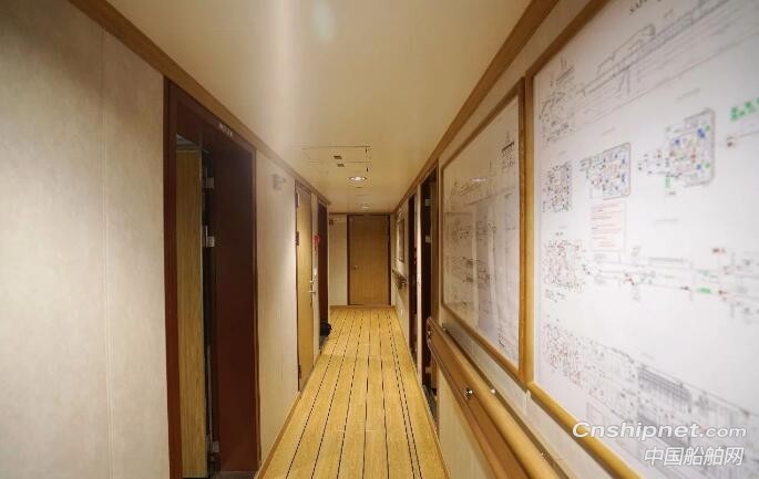 中航鼎衡16300吨双燃料化学品船4#船签字交付