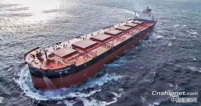 全球首艘40万吨智能超大型矿砂船“明远”号命名交付