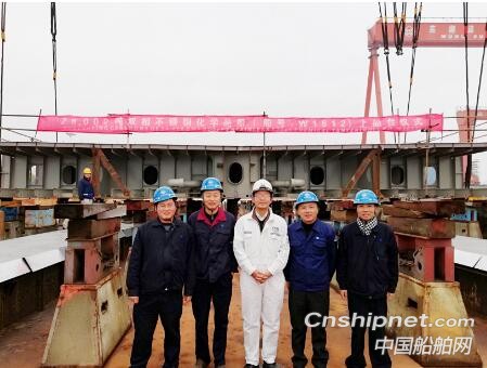 芜湖造船厂28000吨双相不锈钢化学品船安放龙骨