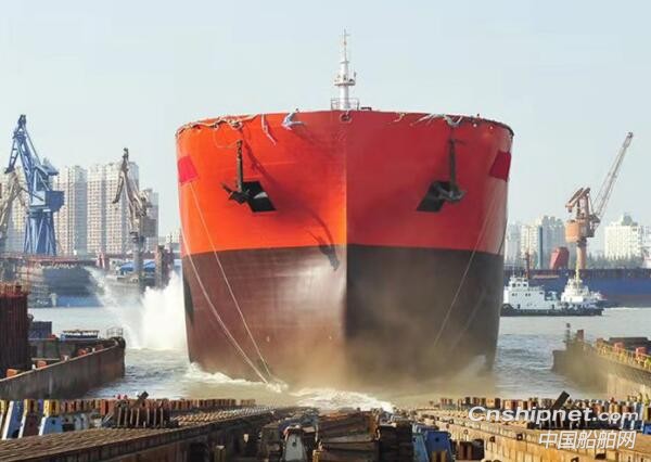 世界最新型49000吨双相不锈钢化学品首船顺利下水