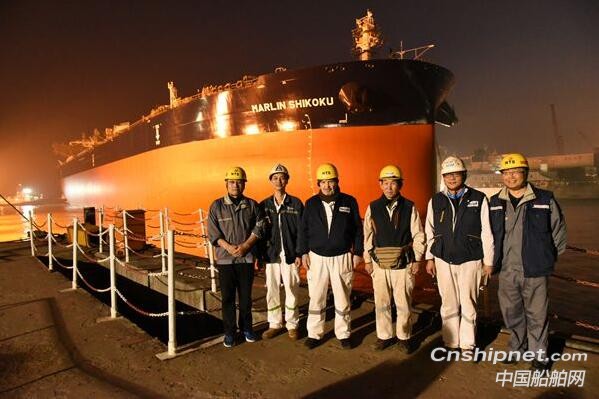 新世纪造船2艘158000吨油船顺利下水
