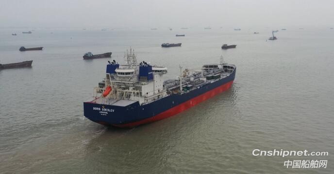 广船国际44,500吨极地凝淅油轮命名交付