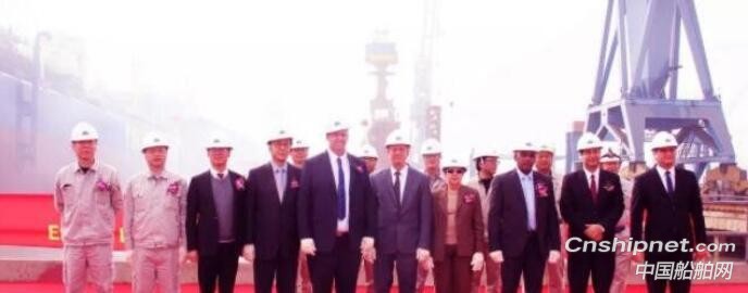 上海华润大东22000吨举力浮船坞顺利出坞