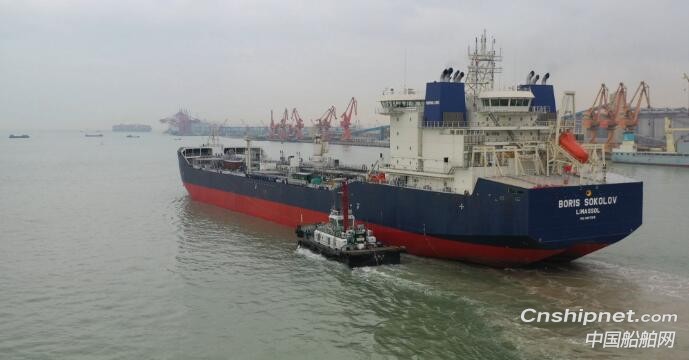 广船国际44,500吨极地凝淅油轮命名交付