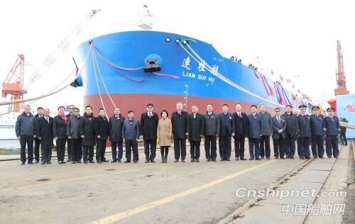 大船集团7.2万吨级油轮“連桂湖”轮命名交付
