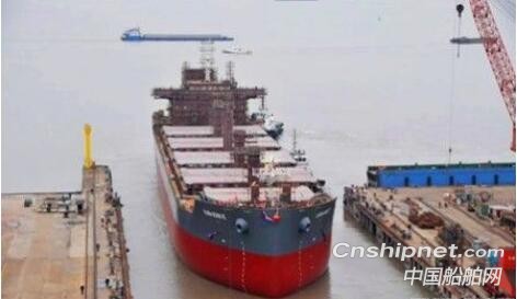 口岸船舶首艘3.85万吨散货船顺利出坞
