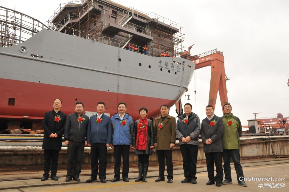 口岸船舶73米铺缆船“中船海工6”号命名下水