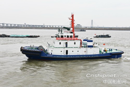镇江船厂顺利出厂2艘全回转拖船