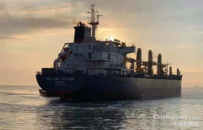 三进船业3.6万吨运木散货船H1058顺利试航