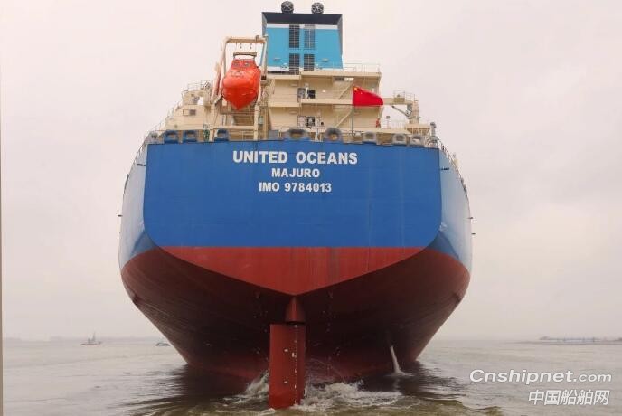 扬州中远海运重工一艘158K油轮开始试航