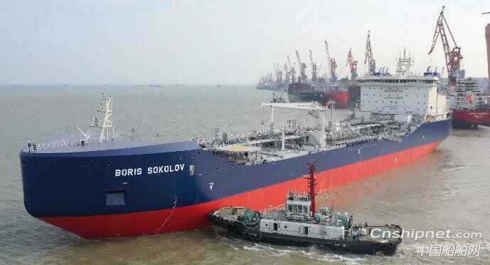 全球首艘44,500吨极地凝析油轮签字交付