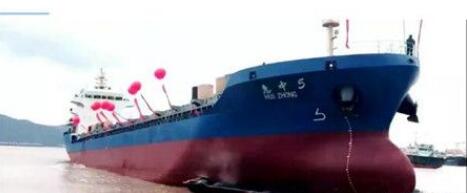 浙江振兴船舶首艘集装箱船“惠中5”轮成功下水