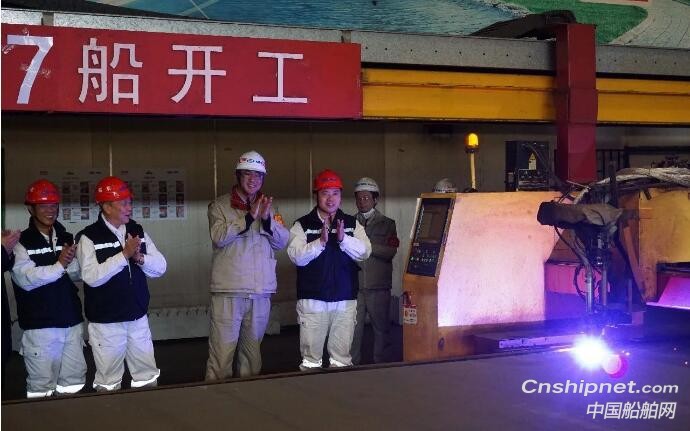 外高桥造船18万吨散货船H1477船开工