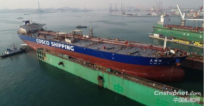 国内之最——大连中远海运重工30万吨级浮船坞“大连”号