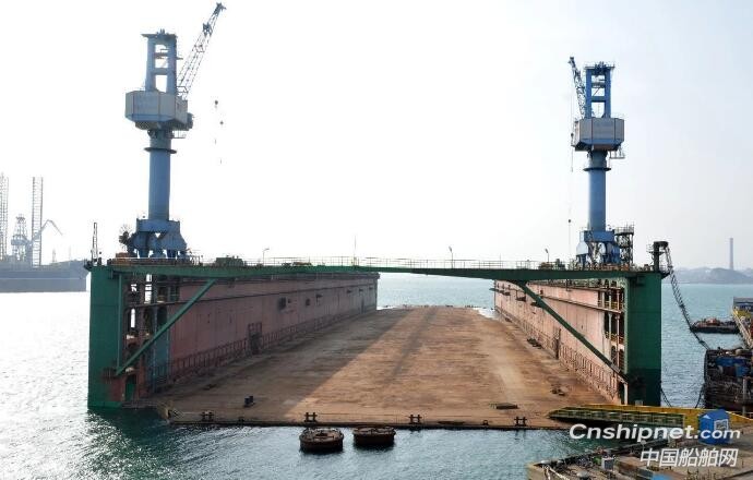 国内之最——大连中远海运重工30万吨级浮船坞“大连”号