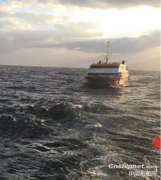 浙江舟山渔民在海上捡到一条无人豪华游轮