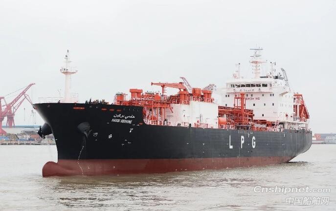江南造船13000立方米LPG运输船首制船签字交付