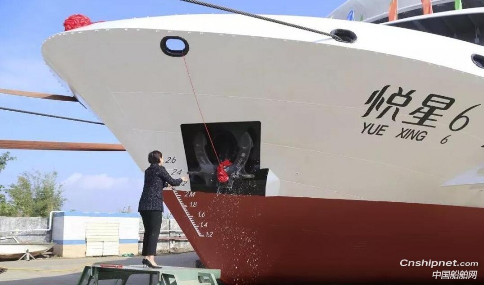 江龙船艇300客位“悦星6”号观光游览船成功下水