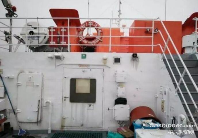 海上捡到一条无人豪华游艇的舟山船老大，拖船回来了！