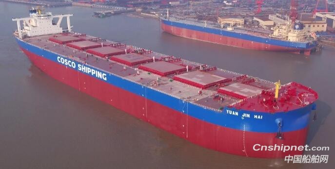 扬州中远海运重工首制40万吨超大型矿砂船开始试航