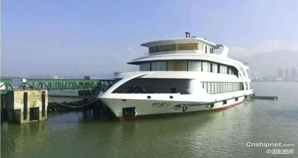 江龙船艇300客位“悦星6”号观光游览船成功下水
